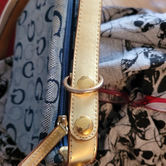 Guess wristlet - Picture 5 of 5